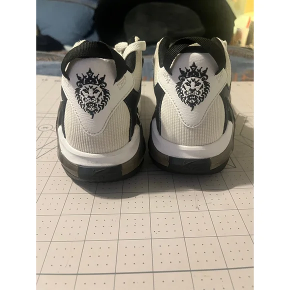 Kids' Nike Basketball Shoes Black/White Size 6.5Y